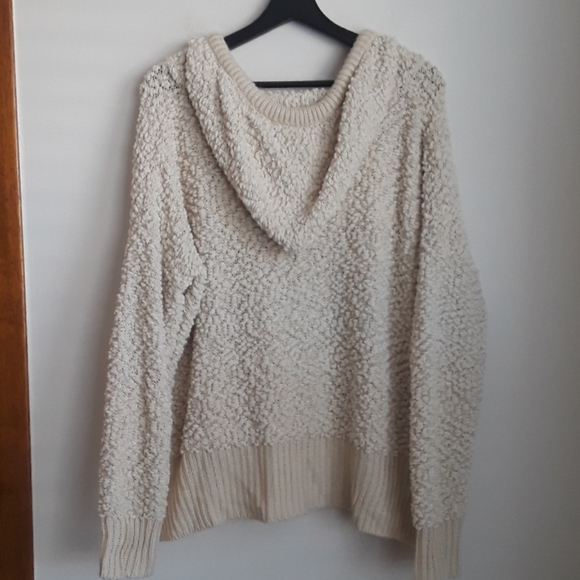 POL pullover sweater with hoodie - Picture 5 of 9